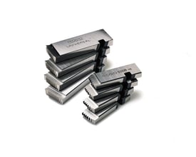 To sæt Ridgid Uni Gold 1/2-3/4" skærebakker, titaniumbelagte, vist på en hvid baggrund med produktnummer Ridgid 500B HS på det ene sæt.