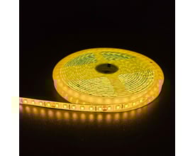 Gul LED strip på en rulle med sort baggrund, viser den lysende gule farve og 120 LED pr. meter.