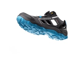 Airtox GL22 sikkerhedssandal i sort med blå ydersål, str. 38, set fra siden og nedefra for at fremhæve sålens mønster.