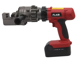 Flair armeringsklipper FL16K med 18V 4,0 Ah batteri og integreret greb, ideel til klipning af armeringsjern.