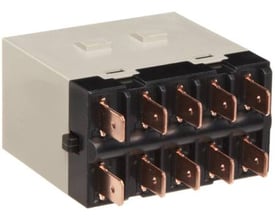 Omron G7J-4A-T strømrelæ med W-beslag, 4PST-NO kontakter, 25A og 200/240VAC spænding.