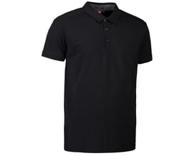 ID Identity sort polo i stretch single jersey materiale, størrelse S, med skjortekrave og knaplukning på hvid baggrund.