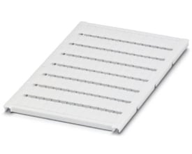 Tættere kig på et ark med Phoenix Contact UC1-TM 5 mærkeskilte, der viser de enkelte skilte og deres forberedelse til mærkning.