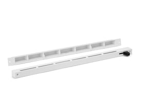 Dobbelt billede af Fresh Spalteventil 32, hvid ABS-plast, viser komponenterne adskilt med fokus på design og ventilationsåbninger.