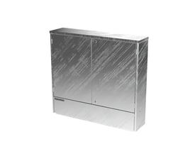 ABB Kabeldon SDCH 098 teknikskab i galvaniseret stål med dobbeltdøre og lås, placeret på hvid baggrund.