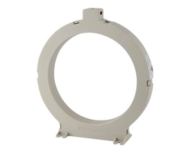 Carlo Gavazzi jordfejlstransformator til DEA/DEB med Ø120 mm, ringformet hus og monteringsfødder set skråt forfra.