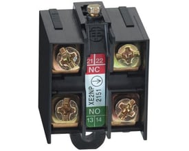 Nærbillede af Schneider Electric kontaktelement XE2NP 2151, der viser 1NO og 1NC kontakter med skrueterminaler og funktionsmærkning.
