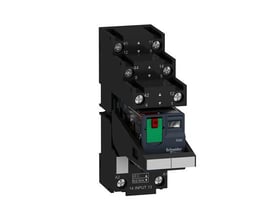 Schneider Electric RXM relæ med sokkel, LED og testknap, 2 C/O, 24VAC. Relæet er monteret i en sort sokkel med tydelige mærkninger.