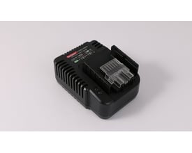 Tekway oplader til Tjep C-ringe batterier, passer til 10.8V, 14.4V og 18V lithium-ion batterier, vist med indikatorlys.