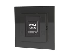 mTouch Dim lysdæmper i blank sort med touch-knapper og LCD-display, der viser CTM LYNG mærket.