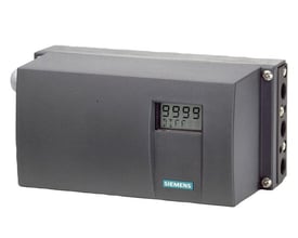 Siemens Sipart PS2 elektropneumatisk positioner med digitalt display i mørkegråt plastlåg, monteret på en hvid baggrund.