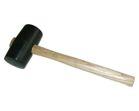 Peddinghaus gummihammer med 60 mm sorte runde baner og et langt, lyst træskaft på hvid baggrund.