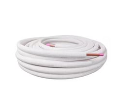 Isoleret kobberrør på 7/8" i en 20 meter lang rulle med hvid isolering og en kobberende med pink beskyttelseshætte.