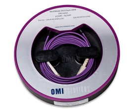 OMI Solutions magnetisk fiber test ring, MultiMode OM4, 150m, LC/SC konnektorer, præsenteret i rund lilla opbevaringsboks med detaljeret mærkning.