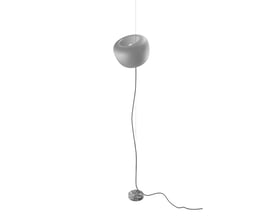 Helio Hybrid gulv/loftlampe med røgfarvet glas, hvid lyskilde og grå ledning med stenbund.