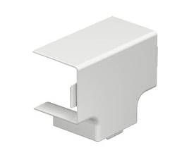 OBO Bettermann WDK T-stykke 40 x 40 mm i perlehvid til kabelkanalsystemer, vist med en vinkel for at illustrere formen.