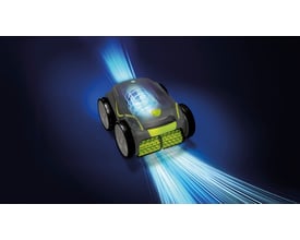 Zodiac Robot GV 5220 poolrenser i aktion med lysende effekt, der symboliserer rengøring.