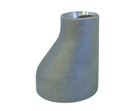 Svejsereduktion i stål, excentrisk type, med ydre diameter 323,9 mm og gods tykkelse 7,1 mm.