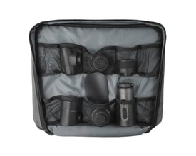 4smarts Outdoor SnapKit Set CamperKit ligger samlet i en åben grå opbevaringstaske med netlommer.