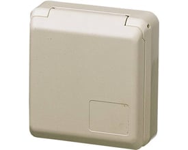 Mennekes CEE stikdåse til påbygning, 5 polet, 32A, 400V, IP44 i perlehvid, viser fronten med klaplåg.