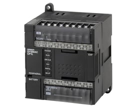 Omron SYSMAC CP1L PLC med 24VDC forsyning, 12 digitale indgange og 8 relæudgange, vist frontalt.
