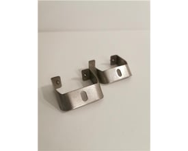 To SG Armaturen Area 66 beslag i rustfrit stål på en lys, neutral baggrund.