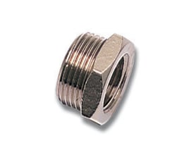 Parker Legris reduktionsmuffe model 0905, 1/4" til 1/8", fremstillet af forniklet messing med synlige gevind og sekskantet krop.