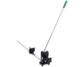 Kompakt profilskinneskærer fra Klauke med manuel betjening og grøn håndtag, isoleret på hvid baggrund.