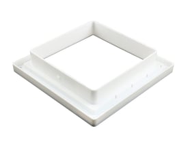 Fresh overgangsstykke set skråt fra siden, fremhæver den hvide plastkonstruktion og overgangen til en rund ende.