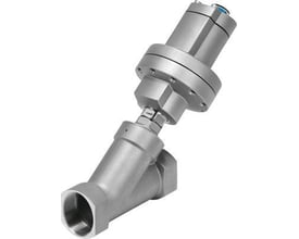 Festo Skråsædeventil VZXA-B-TS6-40-M2-V13T-16-M-90-26-V4 i metal med gevindtilslutninger og aktuator på hvid baggrund.