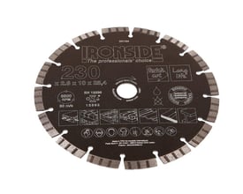 Ironside universal diamantklinge på 230 mm med mørk skive og segmenteret skærekant, vist forfra.