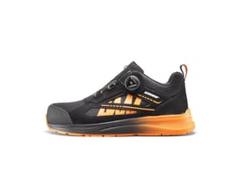 Activewear Pump 7717 sikkerhedssko i størrelse 38, set fra siden med sort overdel og orange detaljer og sål.