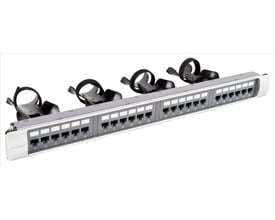 CommScope Systimax 360 patchpanel Kat6 GS3 med 24 U/UTP porte og integreret kabelstyring.