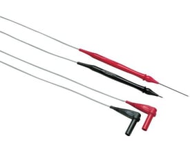 Fluke TL40 testledningssæt med udtrækkelig spids, rød og sort, med fleksible silikoneisolerede ledninger og retvinklede stik.