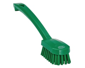 Vikan afsæbningsbørste i grøn plast med medium stive børster og et langt ergonomisk håndtag for nem rengøring.