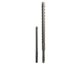 Ironside SDS-plus hammerbor på 14 mm med fire skær, vist ved siden af et kortere bor.