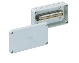 Spelsberg klemrækkekasse med 18-polet klemme til 4 mm², vist åben med låget lagt ved siden af.