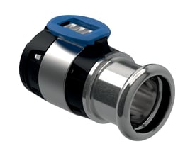 Geberit FlowFit overgang 20x18mm, fremstillet i rustfrit stål med en blå udløserclips og sort kappe.