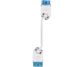 Wieland GST15I5 mellem kabel med han- og hunstik, vist bøjet mellem blå 5-polede stik.