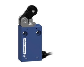 Blå Telemecanique Sensors XCMH2121L1-endestopkontakt med sort rulleplunger og sideført kabel, set skråt forfra.