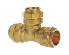 Isiflo kompressions tee i messing med tre 40mm tilslutninger, egnet til koldtvand og gasinstallationer.