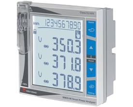 Carlo Gavazzi WM20 netanalysator med gråt kabinet, stort digitalt display og blå betjeningsknapper, set skråt forfra.