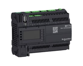 Schneider Electric M172 performance controller med display, Ethernet og 42 relæudgange set fra skrå vinkel på hvid baggrund.