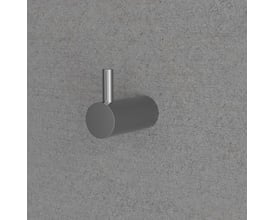 Enkel håndklædekrog i børstet stål fra Lavabo Primy-serien monteret på en betonvæg, der viser dens minimalistiske design.