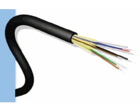 Leviton sort fiberkabel med fire OM2-multimodefibre, hvor den sorte yderkappe er fjernet, så de farvede fibre ses.