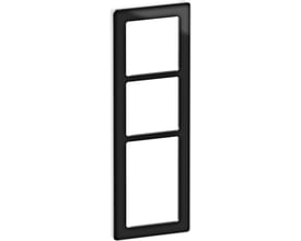 LK FUGA Pure designramme i sort/hvid glas til 3½ modul, med blanke firkantede udskæringer til indsatser på hvid baggrund.