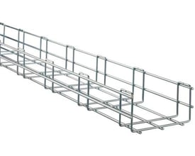 Nærbillede af Schneider Electric Zinc+ gitterbakke, der viser den metaliske overflade og gitterkonstruktionen.