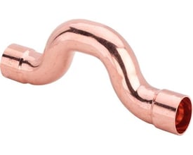 Viega lodde overbøjning i kobber til 18mm rør, med ens muffe-ender og en s-formet bøjning.