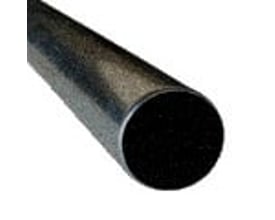 Sort sømløst stålrør med glatte ender og en diameter på 26,9 mm med en godstykkelse på 2,3 mm, lavet af P235GH (ST35.8) kvalitet, uden rustbeskyttelse.