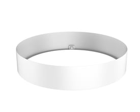 Hvid høj dekorring i aluminium fra NVC Lighting til Amarillo plafond, Ø464 mm, set skråt ovenfra.
